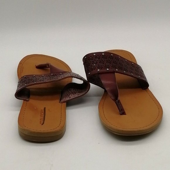 Maurices Womens Pryia Thong‎ Sandal Brown Perforated Studs Flat Heel 7M - Picture 3 of 9